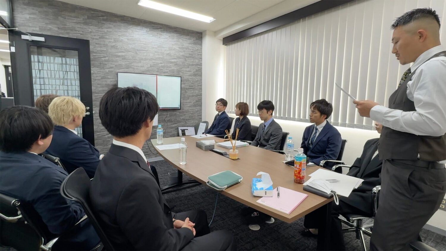 東京支店で行われた全体研修の様子