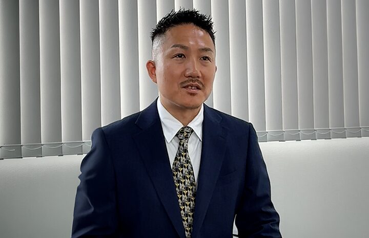 インタビューに答える北舛修一さん