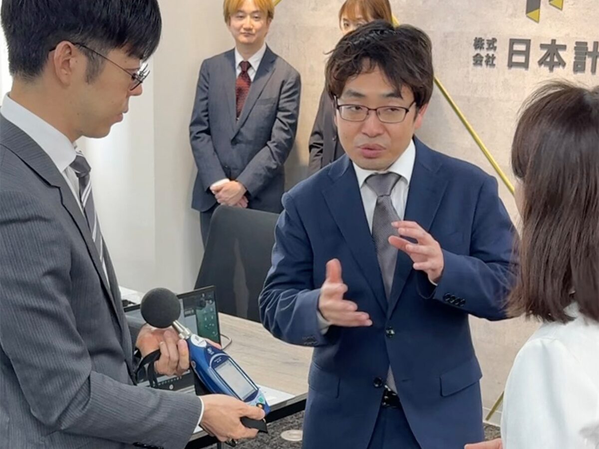 騒音計を用いた測定の実演