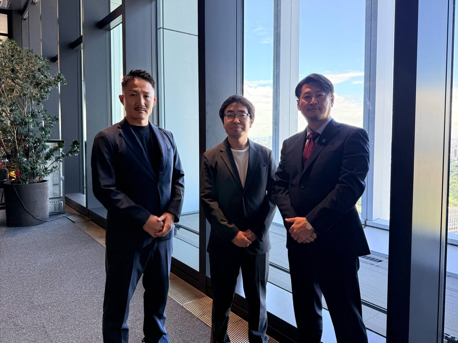 虎ノ門ヒルズ ステーションタワーを訪れた小川代表・小峰技術部長・北舛大阪支店責任者